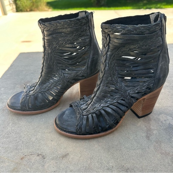 Freebird by Steven Bela Heeled Cage Sandal Ankle Boots in Distressed Black NEW 7 - Picture 3 of 11